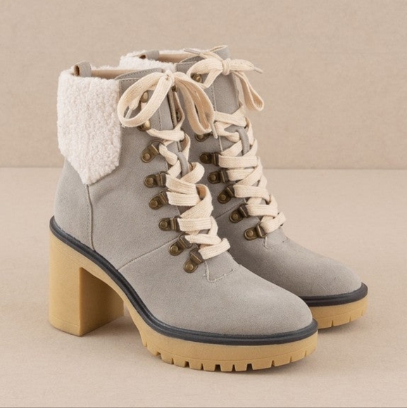 New In Box Oasis Society Madilyn‎ Grey Lace-Up Heeled Booties Size 7 - Picture 1 of 9